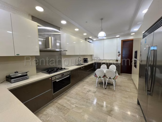 Venta de apartamento en Punta Pacifica AK