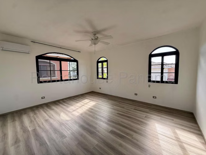 Casa en Alquiler en Costa Sur AFC 26-6820