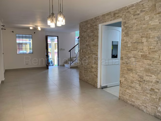 Se Vende Casa en Condado del Rey LA26-7173