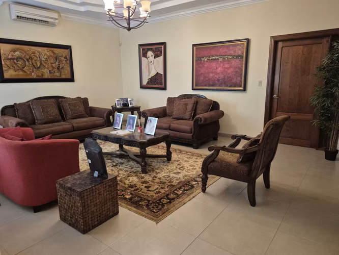 LA CHORRERA, HERMOSA RESIDENCIA,  MUY CENTRICA