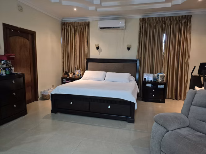 LA CHORRERA, HERMOSA RESIDENCIA,  MUY CENTRICA