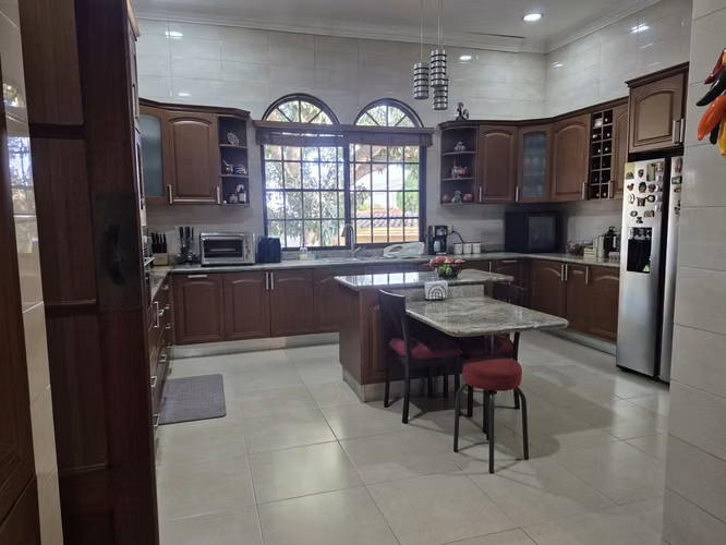 LA CHORRERA, HERMOSA RESIDENCIA,  MUY CENTRICA