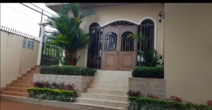 LA CHORRERA, HERMOSA RESIDENCIA,  MUY CENTRICA