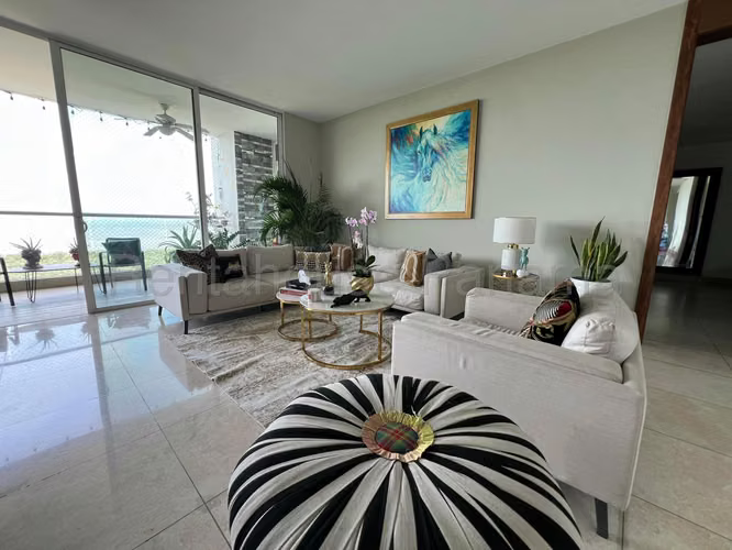 Se Vende Apartamento en Costa del Este MDV26-7129