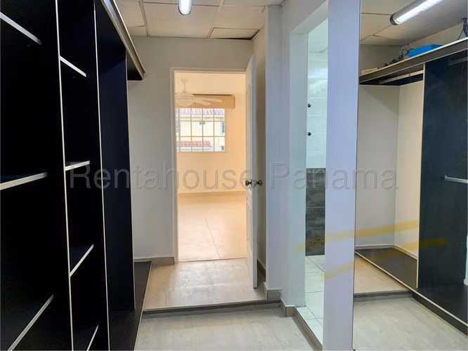 Se Vende Casa en Condado del Rey MDV26-7173