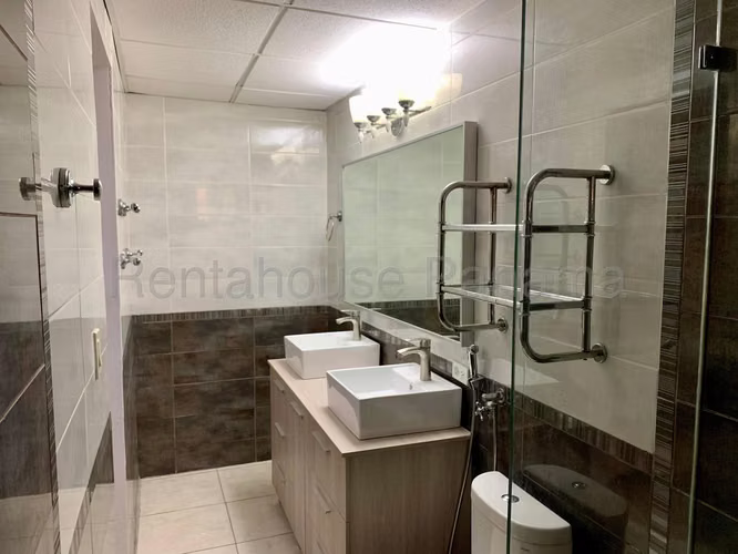 Se Vende Casa en Condado del Rey MDV26-7173