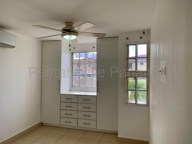 Se Vende Casa en Condado del Rey MDV26-7173