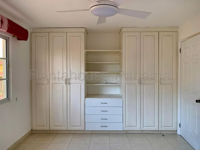 Se Vende Casa en Condado del Rey MDV26-7173