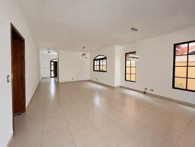 Casa en El Doral, Costa Sur | 323 m² | 434 m² de terreno - Imagen 4
