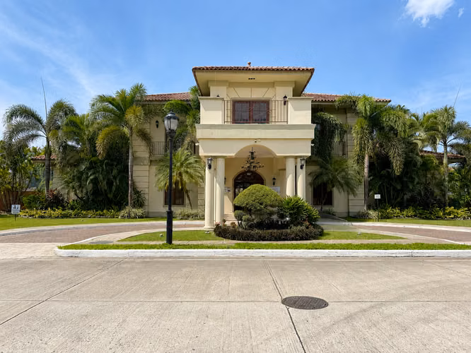 Casa en El Doral, Costa Sur | 323 m² | 434 m² de terreno - Imagen 7
