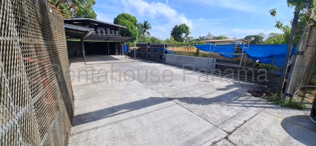 Venta de terreno en Parque Lefevre AK