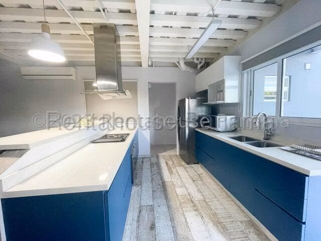 Alquiler de casa para oficina en Coco del Mar AK