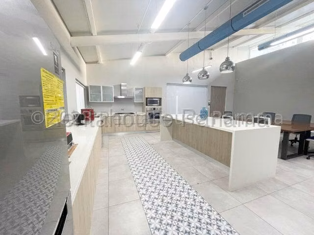 Alquiler de casa para oficina en Coco del Mar AK