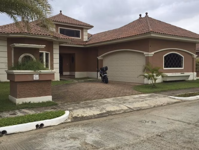 Venta de casa en Costa Sur AK