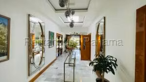 Venta de Casa con 900m2 en Altos de Golf 26-7118SR