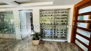 Venta de Casa con 900m2 en Altos de Golf 26-7118SR