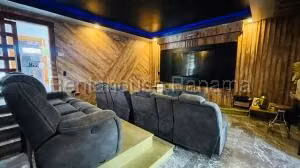 Venta de Casa con 900m2 en Altos de Golf 26-7118SR