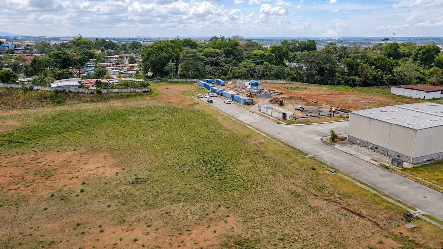 Venta de terreno industrial en Tocumen Storage Complex Mañanitas
