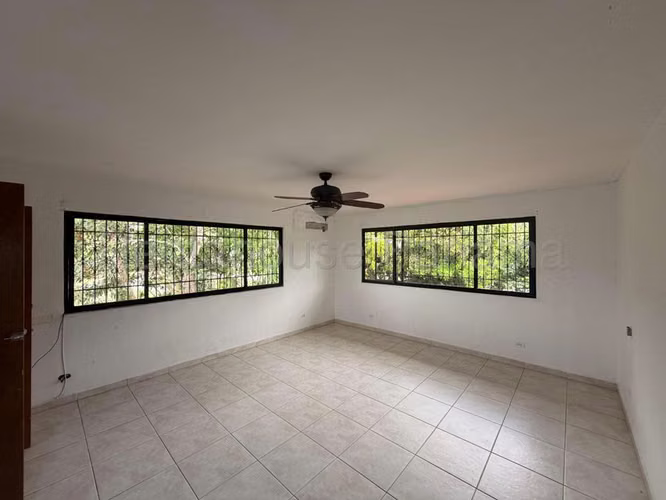 Casa en Venta en  Las Cumbres JG