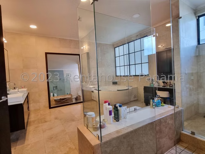 Apartamento en Venta en  La Cresta  JG
