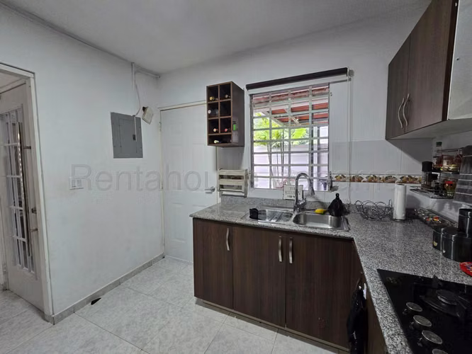 Venta de Amplia Casa en San Antonio Mts2: 265.81 PD
