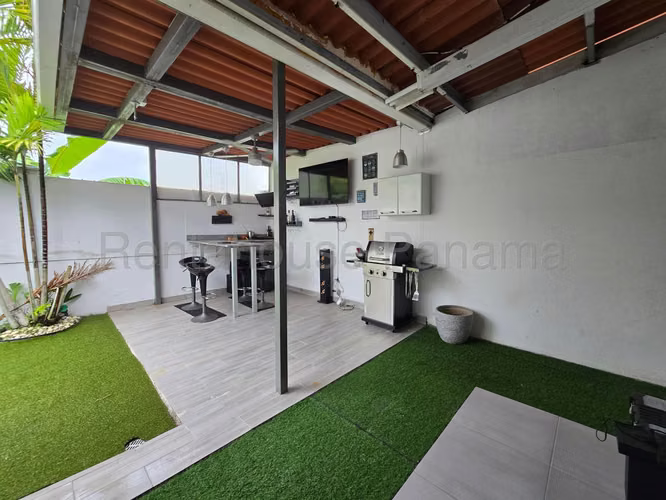 Venta de Amplia Casa en San Antonio Mts2: 265.81 PD