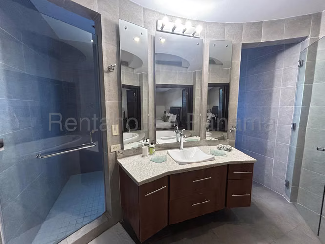 Se Vende Apartamento en Clayton LA26-7214