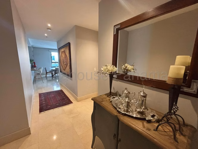 Vendo Apartamento de 215 m² en PH Greenview, Santa María 26-7737GG