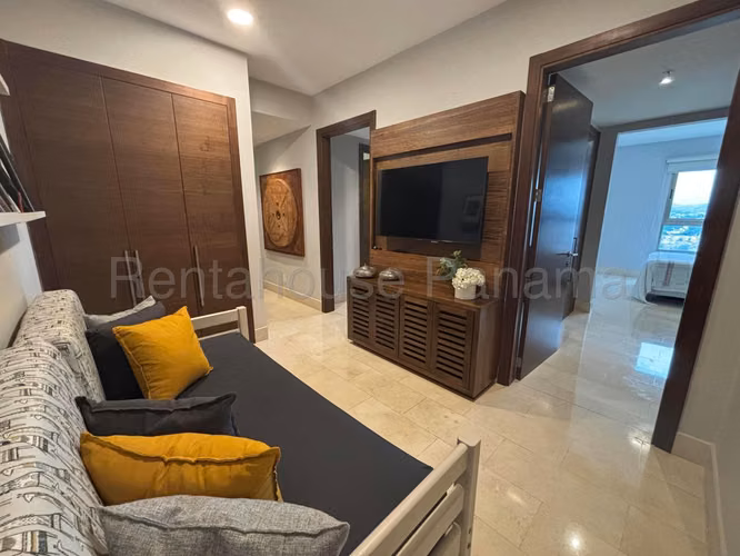 Vendo Apartamento de 215 m² en PH Greenview, Santa María 26-7737GG