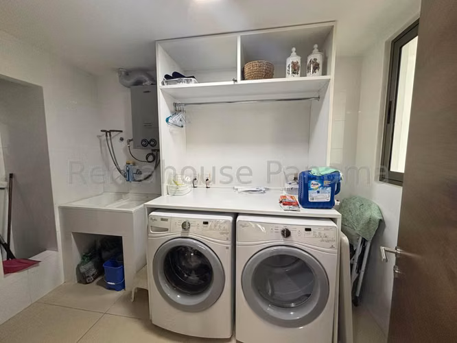 Vendo Apartamento de 215 m² en PH Greenview, Santa María 26-7737GG