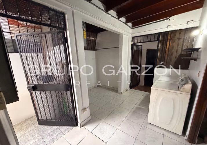 Venta de casa de 1 piso en Obarrio (Residencial con uso comercial vecinal 1R5) - Imagen 9