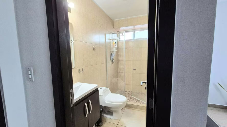 Vive junto al Parque Omar en Vista Park Towers