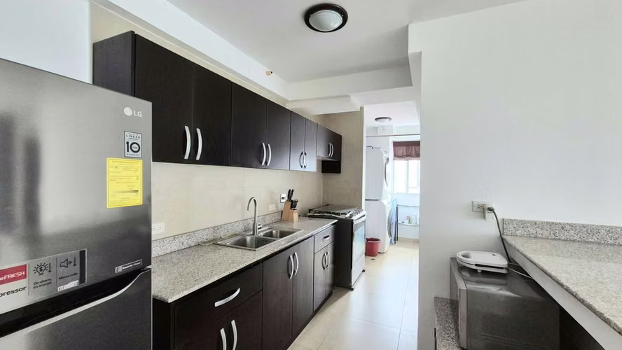 Vive junto al Parque Omar en Vista Park Towers