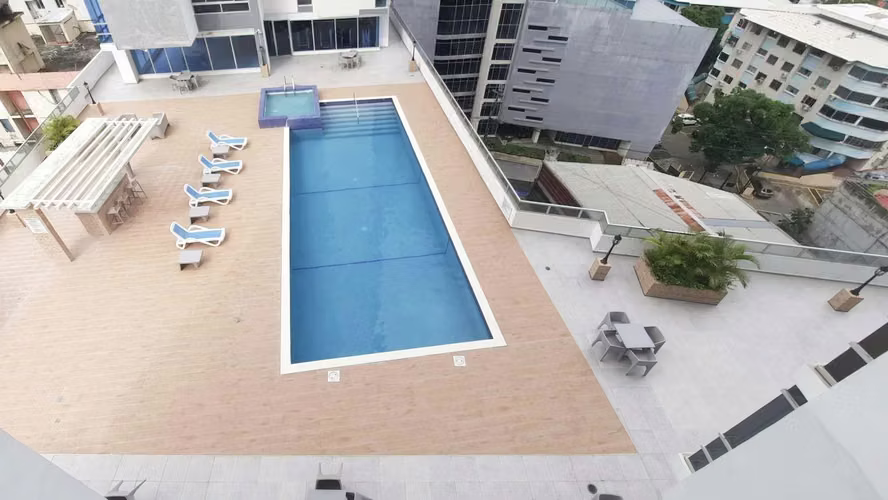 Vive junto al Parque Omar en Vista Park Towers