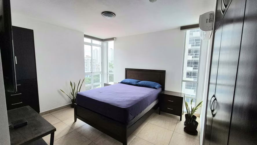 Vive junto al Parque Omar en Vista Park Towers