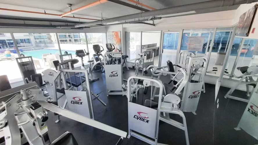Vive junto al Parque Omar en Vista Park Towers