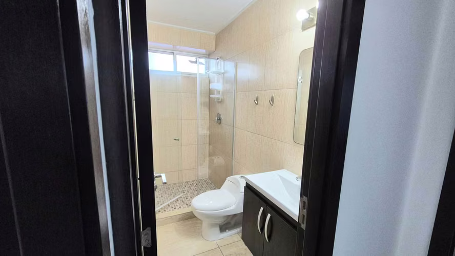 Vive junto al Parque Omar en Vista Park Towers