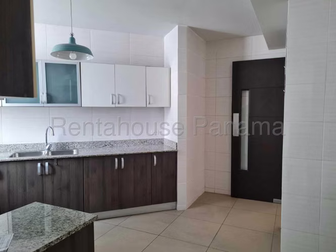Se Vende Apartamento en Costa del Este YDU