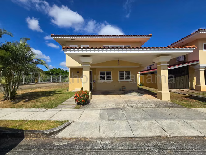 ALQUILER DE CASA EN BRISAS DEL GOLF HQ