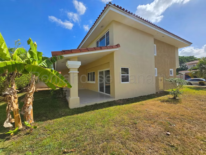 ALQUILER DE CASA EN BRISAS DEL GOLF HQ
