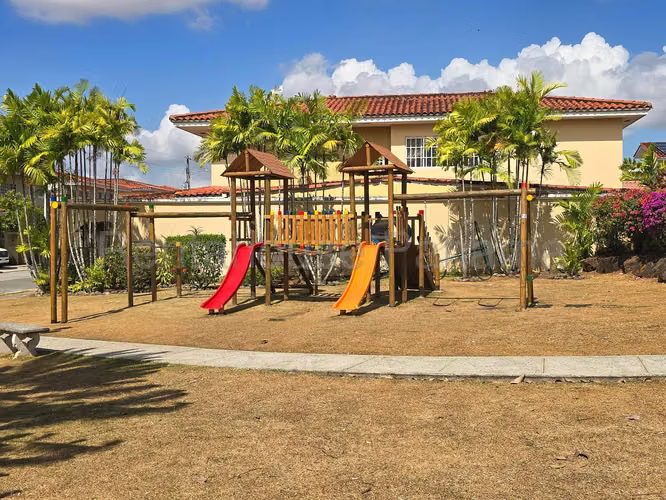 ALQUILER DE CASA EN BRISAS DEL GOLF HQ