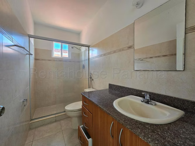 ALQUILER DE CASA EN BRISAS DEL GOLF HQ
