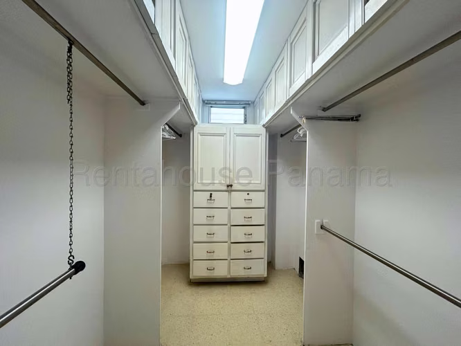 Vendo Apartamento de 236 m² en PH La Ronda, Obarrio 26-6462GG