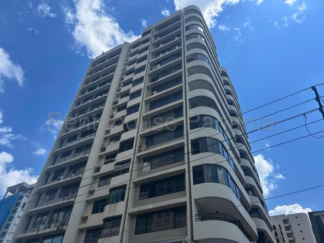 Vendo Apartamento de 236 m² en PH La Ronda, Obarrio 26-6462GG