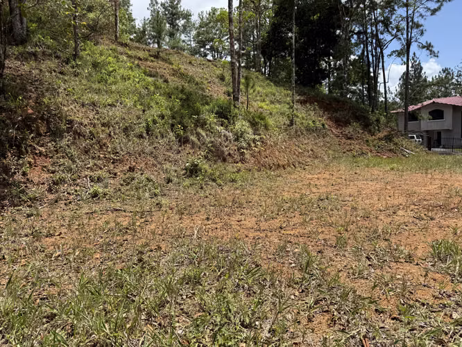 TERRENO EN ALTOS DE CERRO AZUL 2,363M2