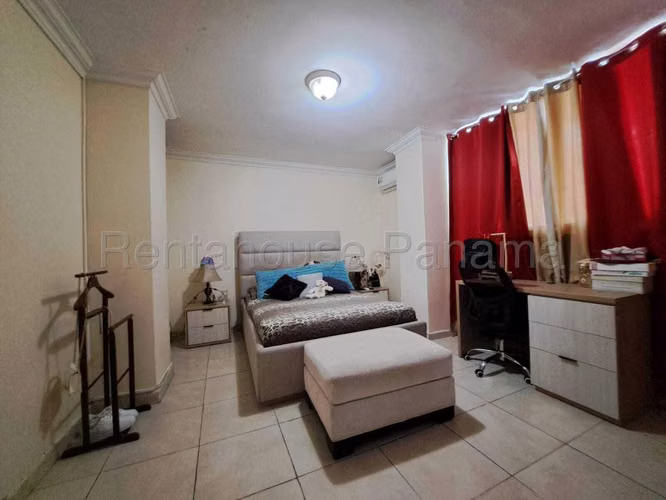 Vendo Apartamento de 192 m² en PH Ultramar Plaza, Bellavista 26-5237GG