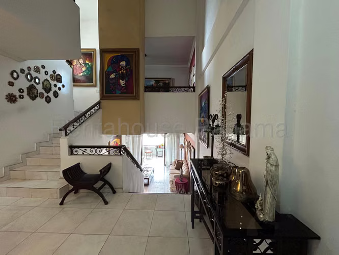Vendo Casa de 350 m² en Betania 26-6553GG
