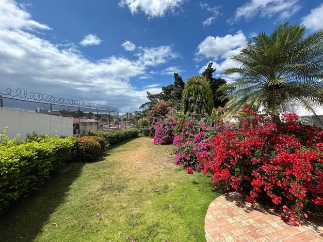 Vendo Casa de 350 m² en Betania 26-6553GG