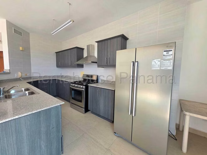 Vendo Apartamento de 185 m² en PH Las Olas II, San Carlos 26-6554GG