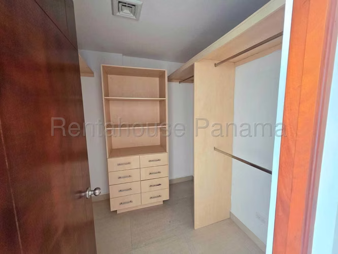 Vendo Apartamento de 185 m² en PH Las Olas II, San Carlos 26-6554GG